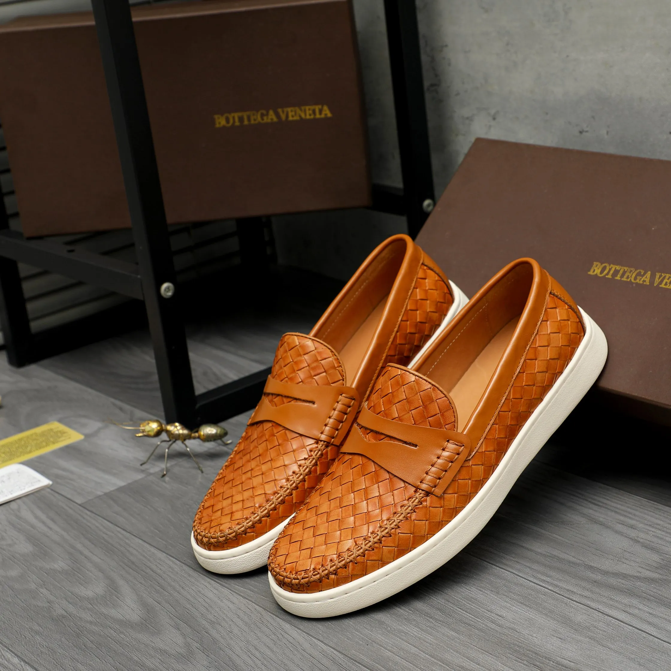 Men's shoes 💰500 Product trademark: BV "Bottega Veneta" woven slip-on casual men's shoes Regular size: 38-45 (custom-made 45 non-returnable) Product materials: Selected woven cowhide upper, cowhide lining, rubber outsole